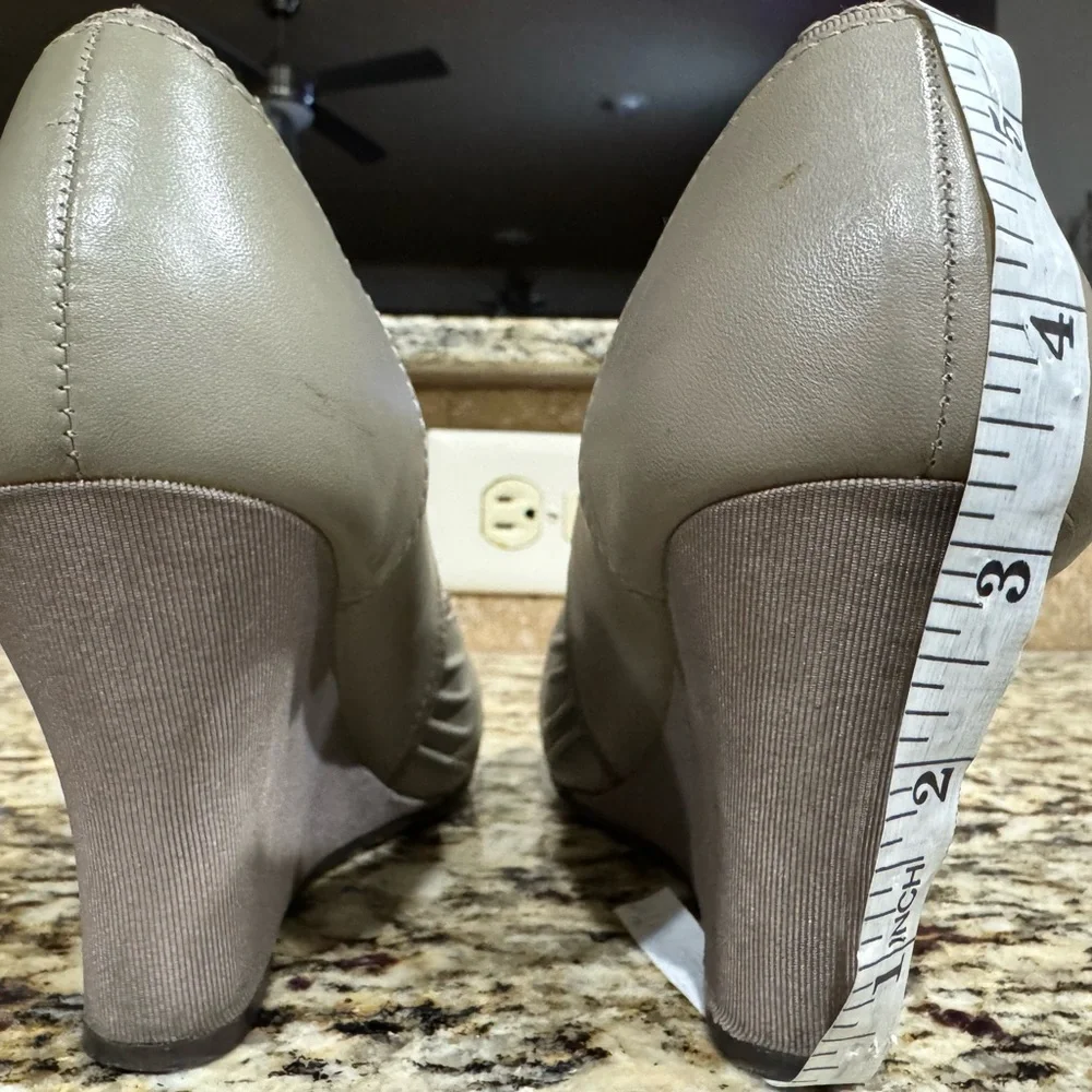 Seychelles Gray 3” Leather Wedge 6.5 Heels